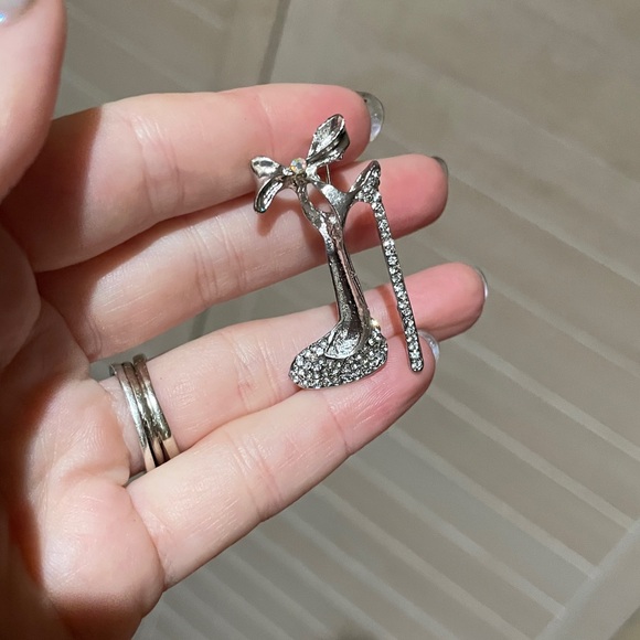 Silver High heel brooch - Picture 5 of 5